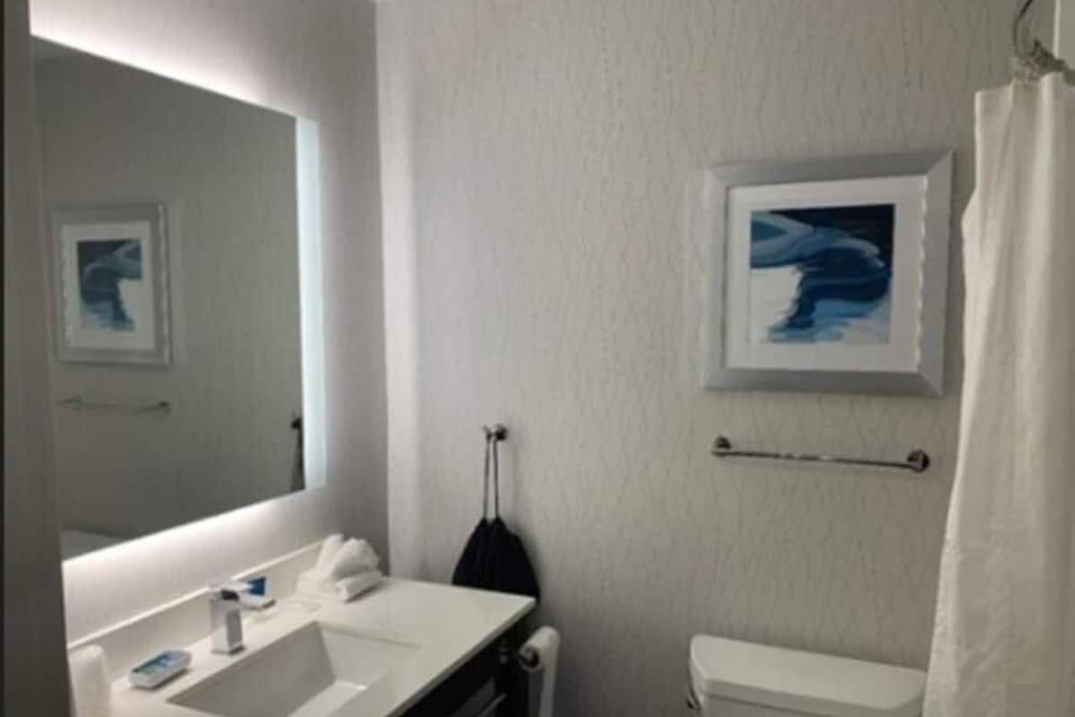 Banyo | Küvet, ücretsiz banyo/kozmetik ürünleri, saç kurutma makinesi, havlu