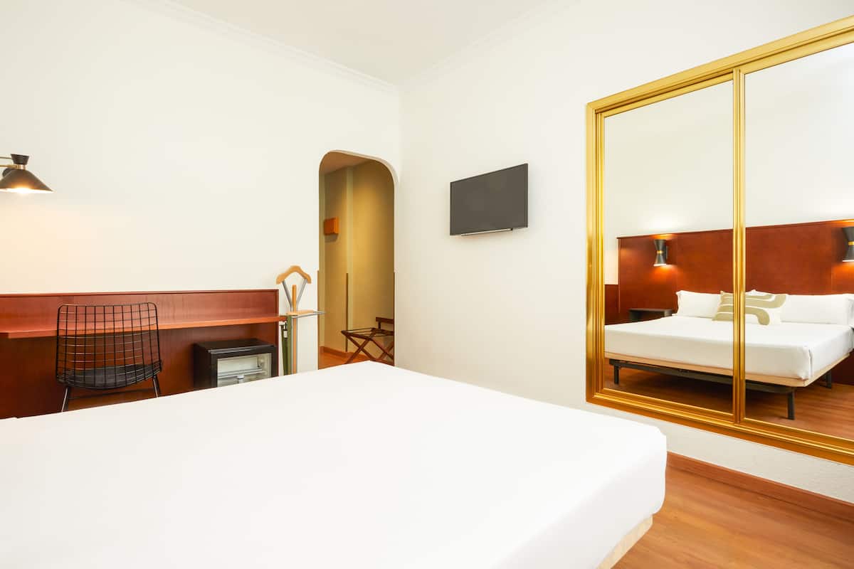 In-room safe, desk, iron/ironing board, free WiFi