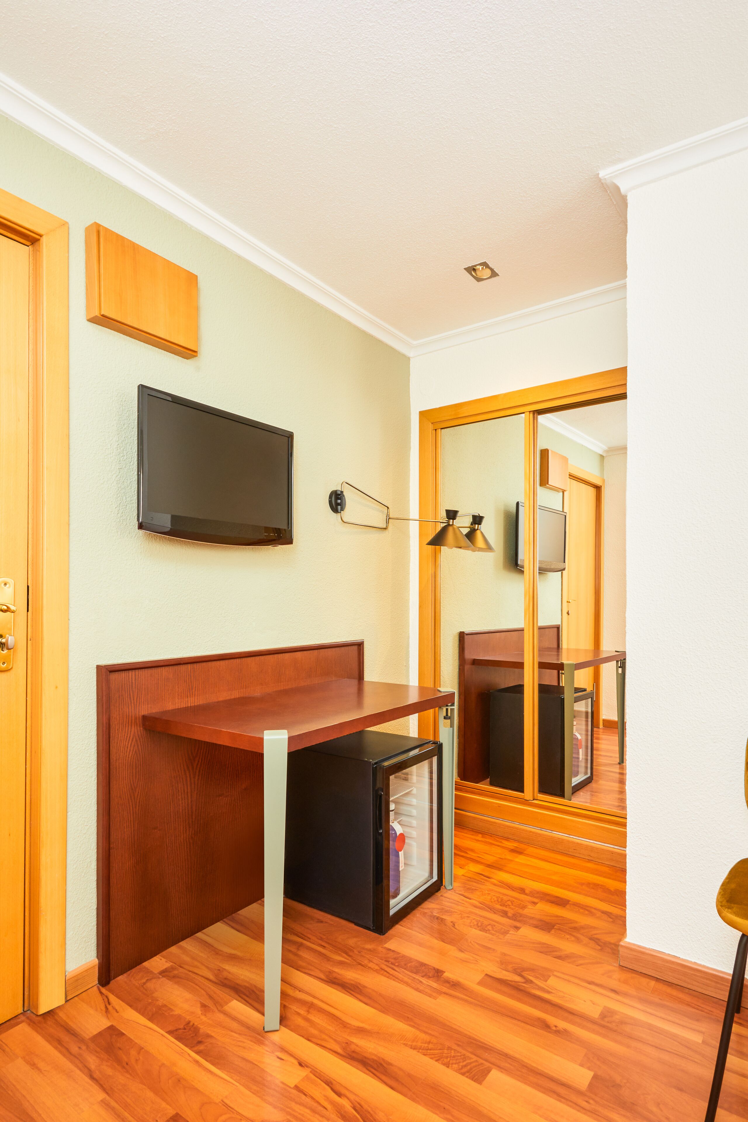 single room | 1 bedroom, in-room safe, desk, iron/ironing board