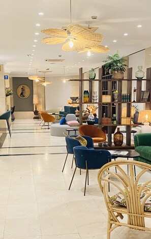 Lobby sitting area - Hôtel Casón del Tormes by HappyCulture (Madrid)