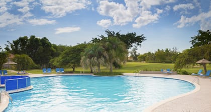 Hodelpa Garden Suites Golf & Convention Center