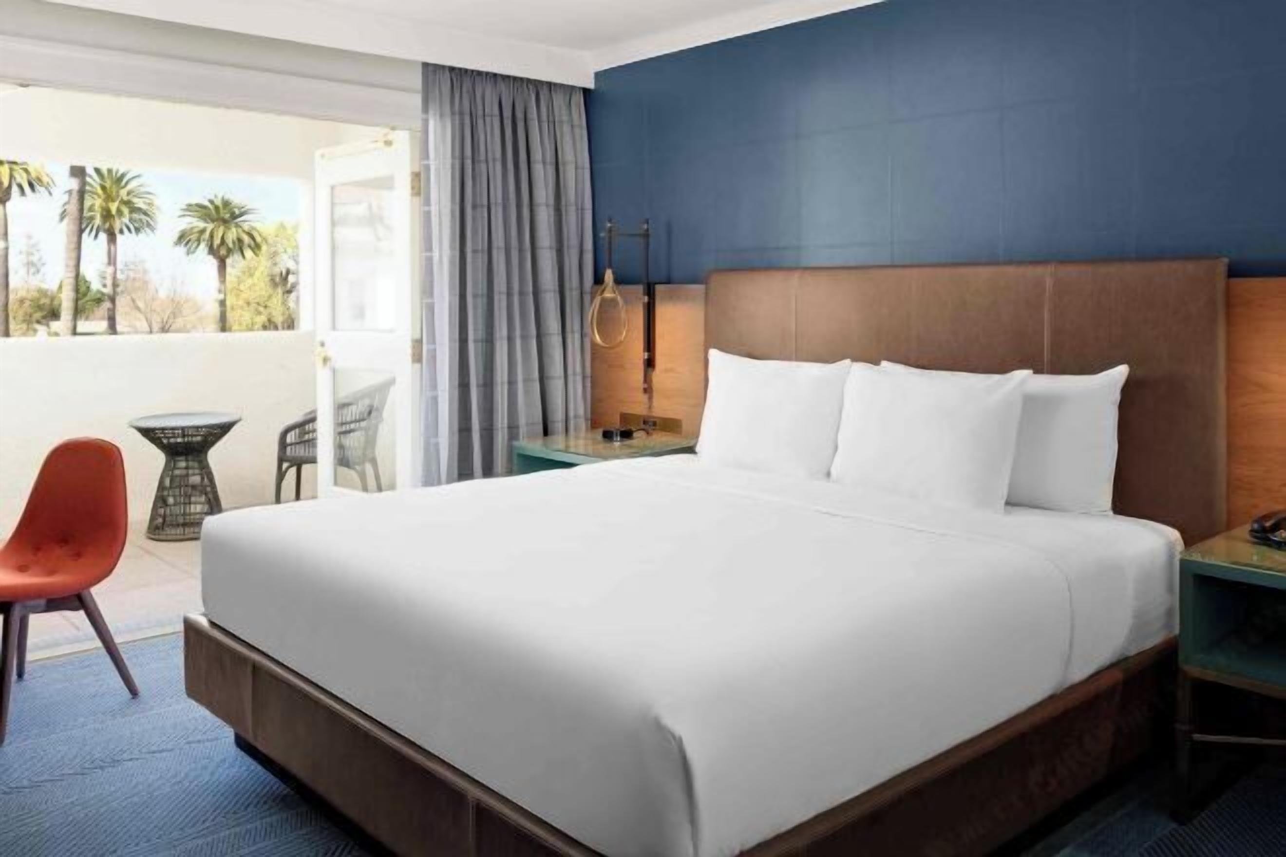 Caja de seguridad en la habitación, escritorio y cortinas blackout 