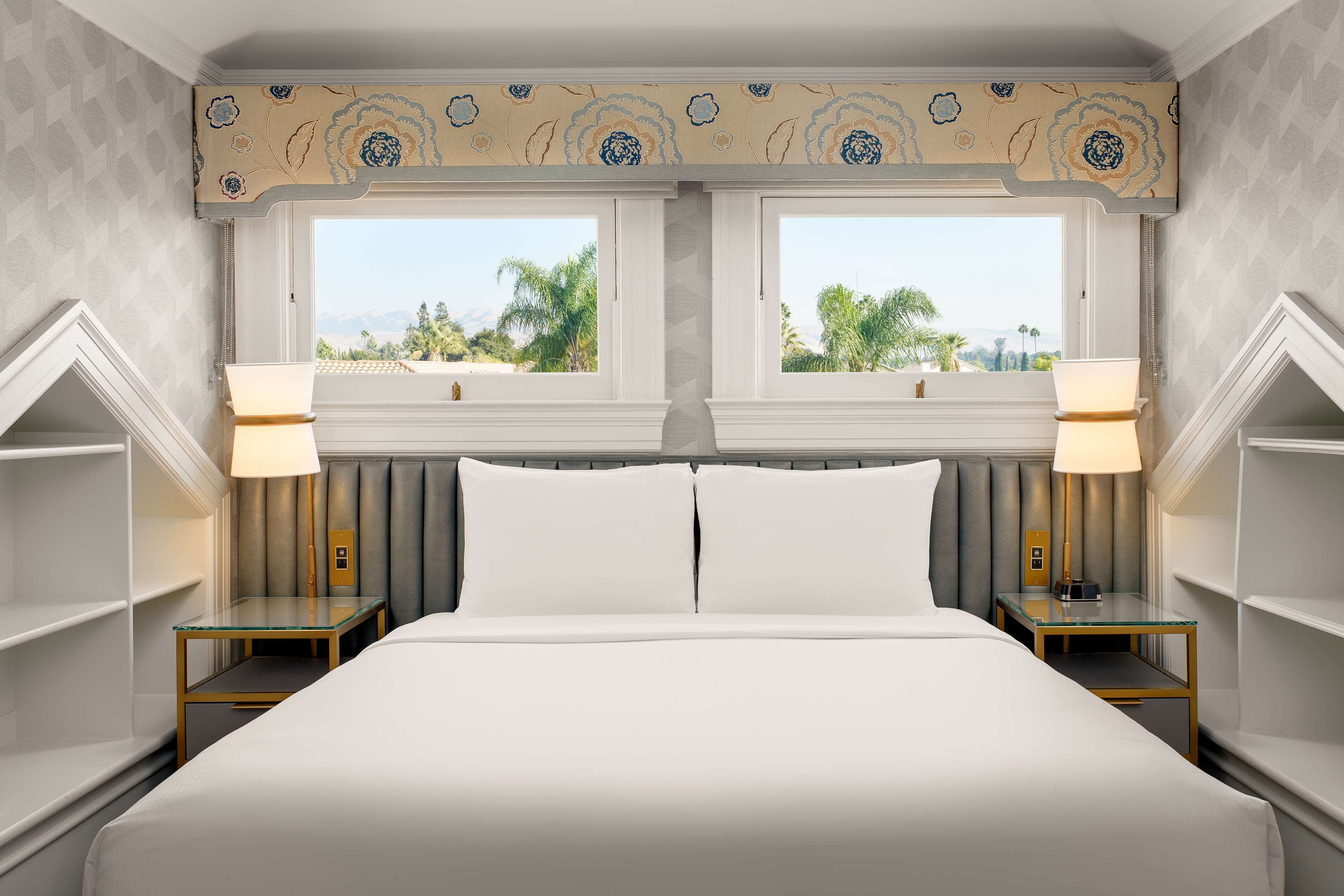 ห้องสวีท, 1 ห้องนอน, ระเบียง | ตู้นิรภัยในห้องพัก, โต๊ะทำงาน, ผ้าม่านกันแสง, เตารีด/โต๊ะรีดผ้า