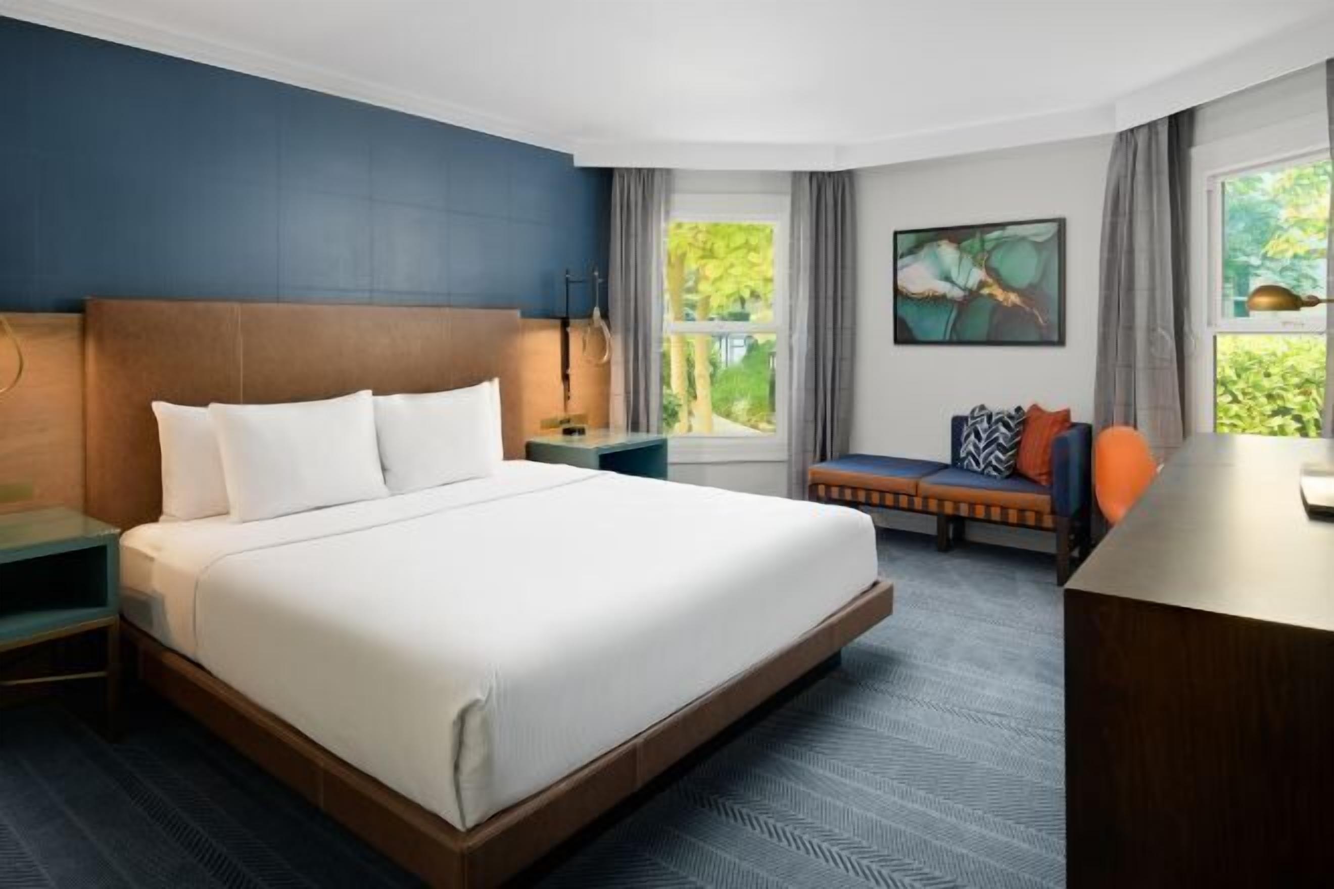 Caja de seguridad en la habitación, escritorio y cortinas blackout 