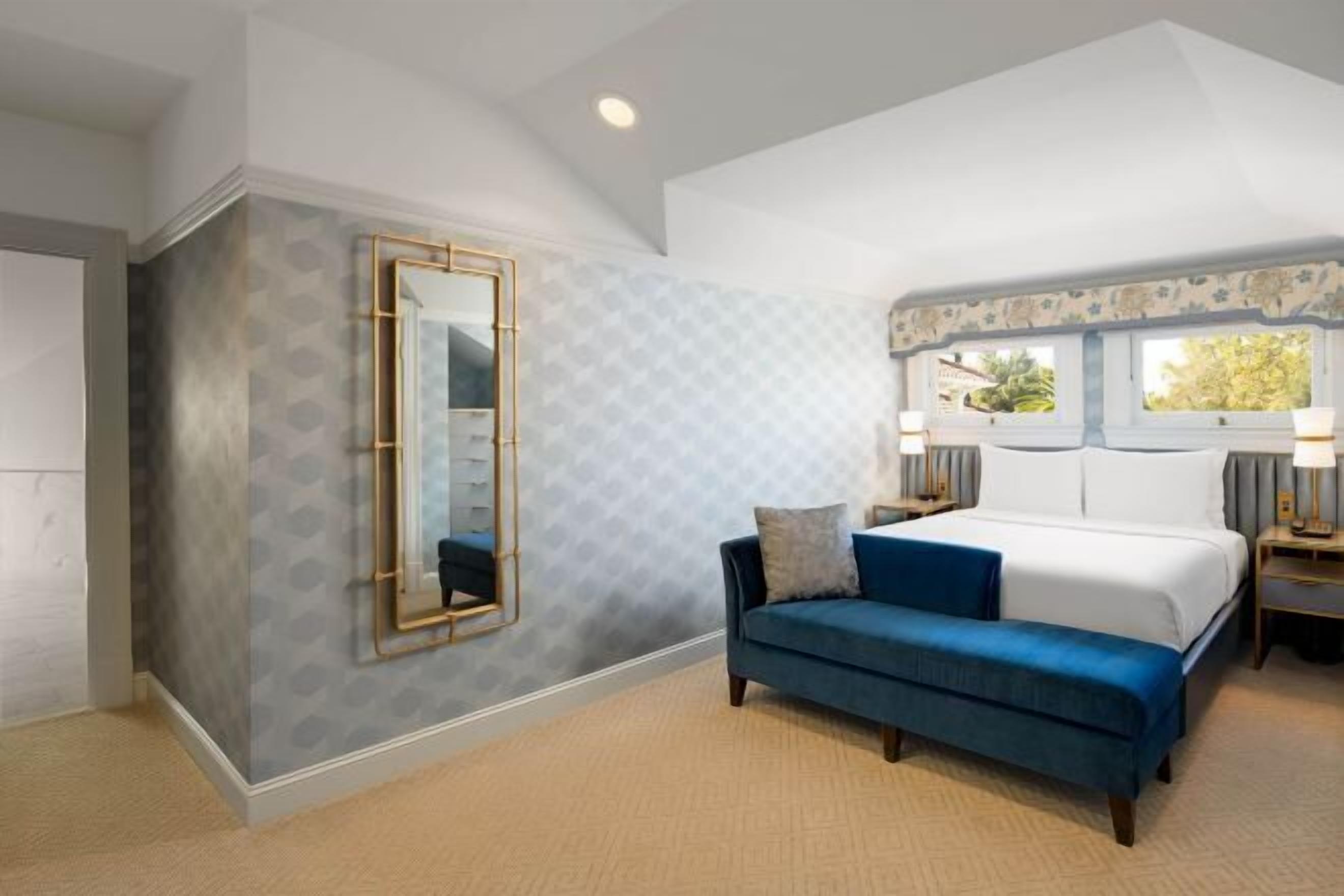 Caja de seguridad en la habitación, escritorio y cortinas blackout 