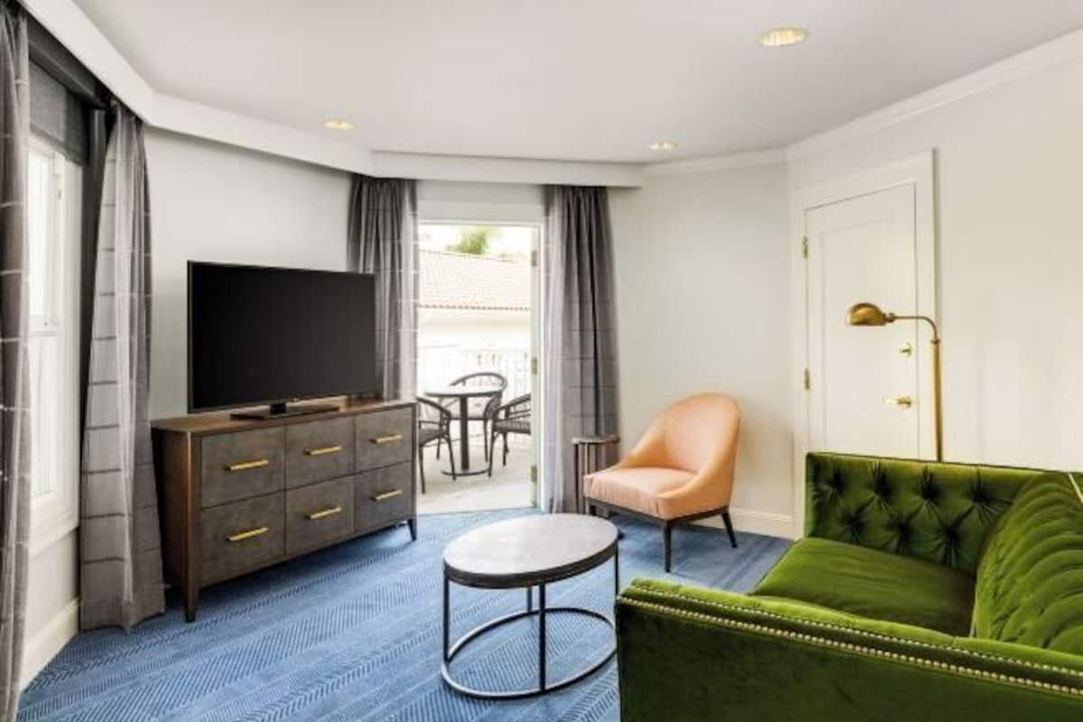 Living area | Flat-screen TV