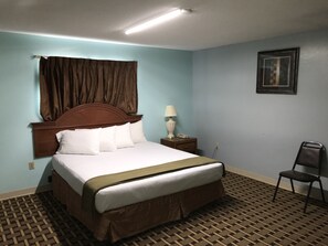 Room, 1 King Bed, Smoking | In-room safe, free WiFi