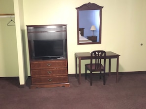 Room, 1 King Bed, Non Smoking | Room amenity