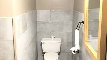 Double Room, 2 Bedrooms, Smoking | Bathroom