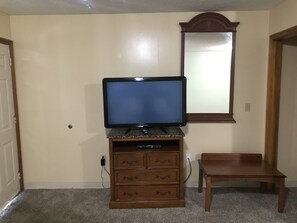 Room, 1 King Bed, Non Smoking | Room amenity