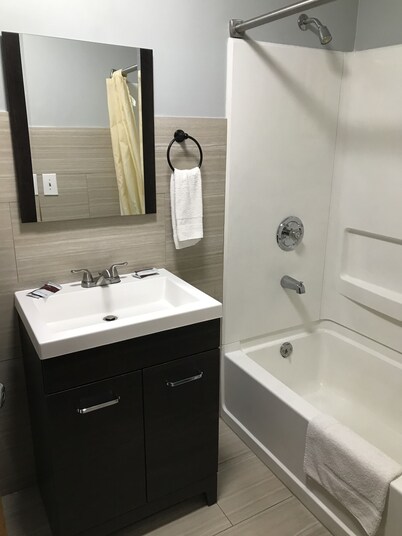 AmeriVu Inn & Suites