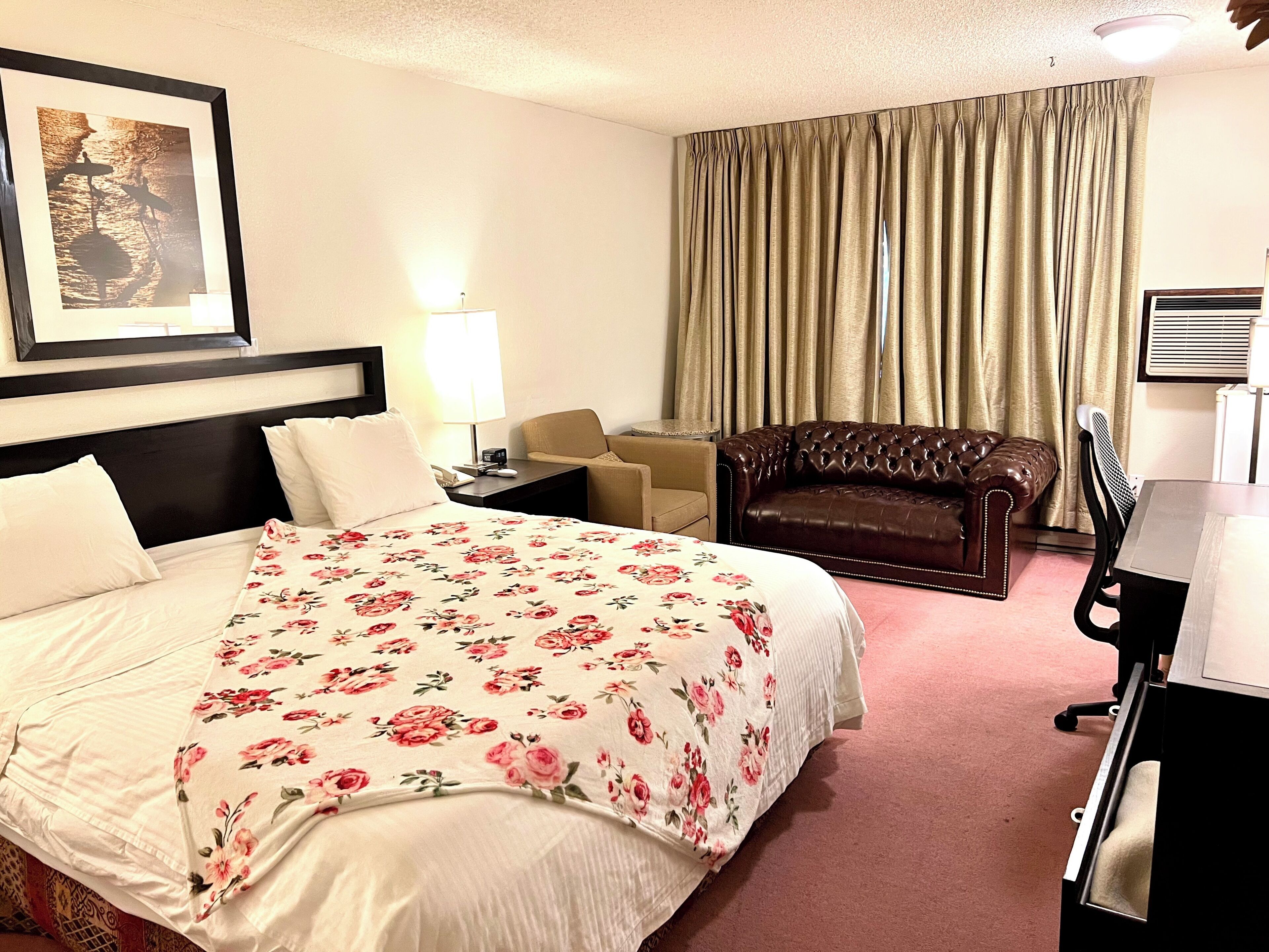 Room, 1 King Bed, Non Smoking | Free WiFi, alarm clocks