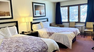 Habitación, 2 camas de matrimonio, no fumadores | Escritorio, espacio para trabajar con un portátil, wifi gratis