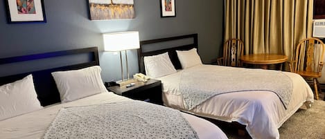 Habitación, 2 camas Queen size, para no fumadores | Wifi gratis y despertador