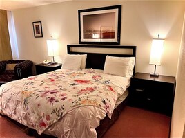 Room, 1 King Bed, Non Smoking | Free WiFi, alarm clocks