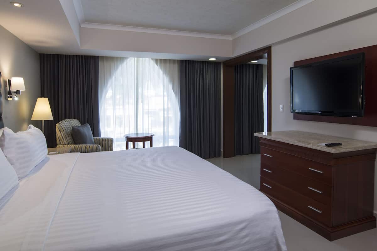 1 bedroom, in-room safe, desk, iron/ironing board
