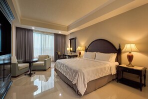 1 Schlafzimmer, Zimmersafe, Schreibtisch, Bügeleisen/Bügelbrett