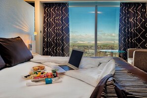 1 bedroom, premium bedding, minibar, in-room safe