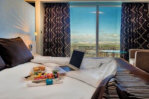 套房 | 高档床上用品、迷你吧、客房内保险箱、办公桌