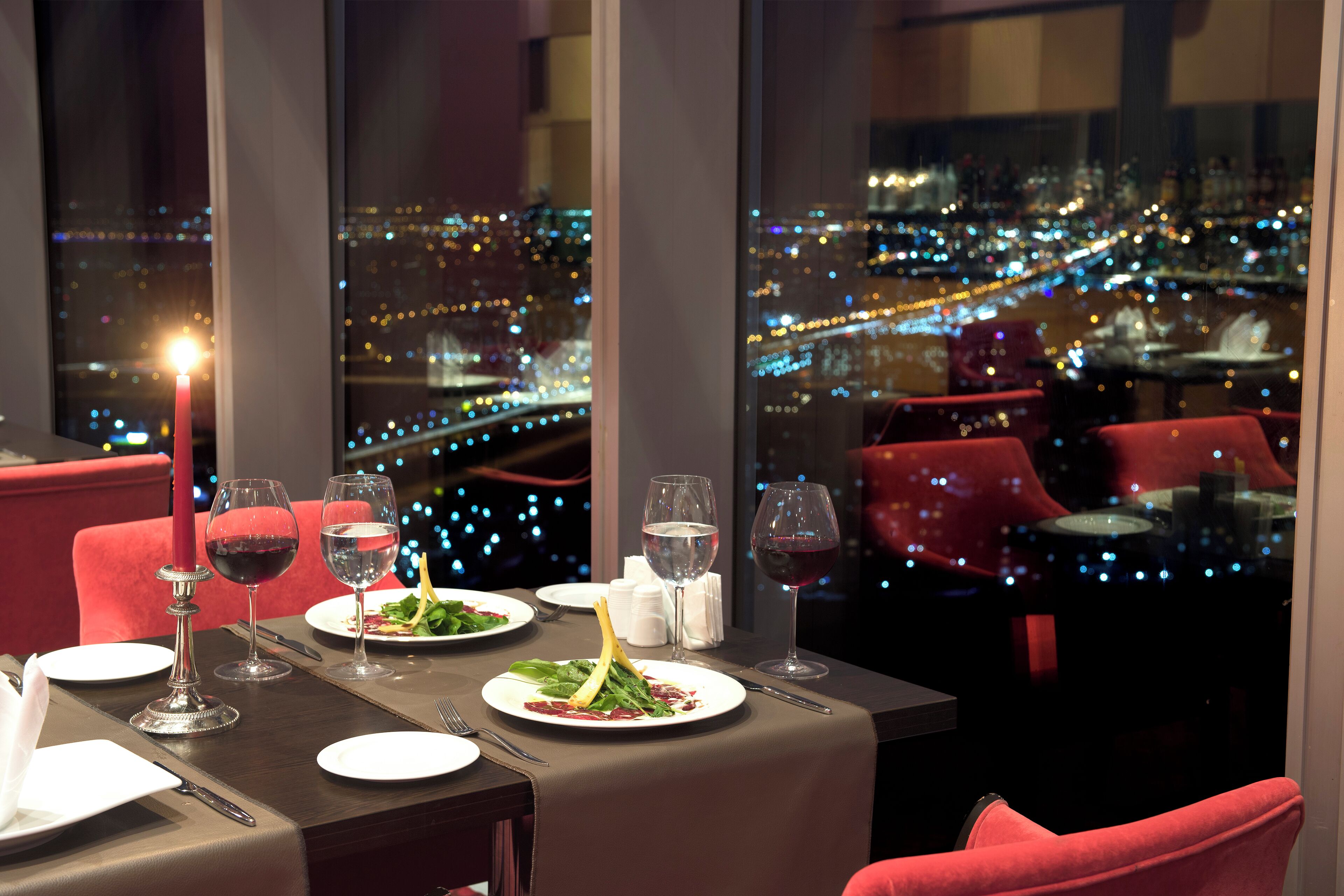 2 restauranter, frokost serveres