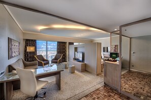Hochwertige Bettwaren, Minibar, Zimmersafe, Schreibtisch