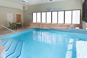 Outdoor pool - Holiday Inn Express & Suites Jacksonville Airport by IHG (Jacksonville)