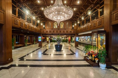 Bangkok Palace Hotel