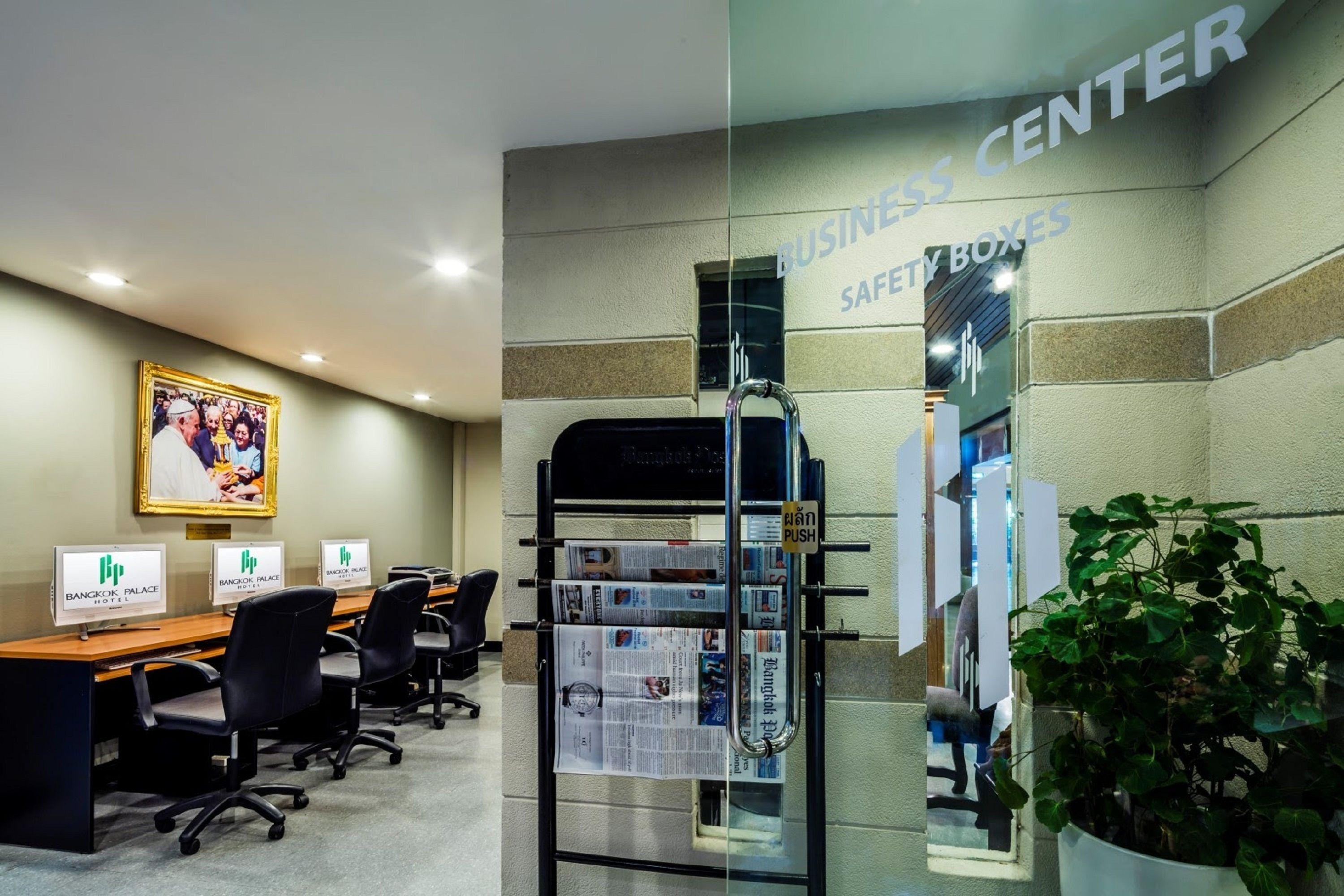 Photo - Bangkok Palace Hotel