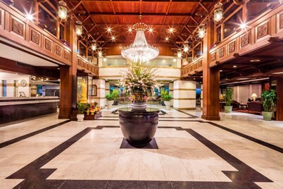 Bangkok Palace Hotel