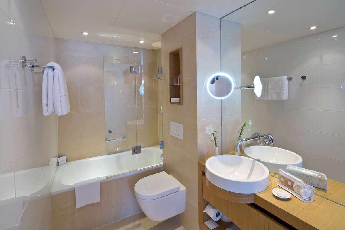 standard double room, non smoking, allergy friendly | bathroom | free toiletries, hair dryer, slippers, towels