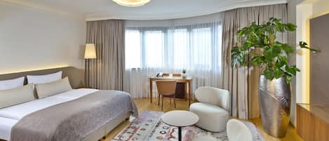 Superior Double Room, Non Smoking, Allergy Friendly | Living area | 32-inch flat-screen TV with satellite channels, TV