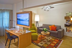 Suite Maximilian with 2 Bathrooms | Living area | 32-inch flat-screen TV with satellite channels, TV