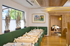 每日供應吃到飽早餐 (每人 EUR29)