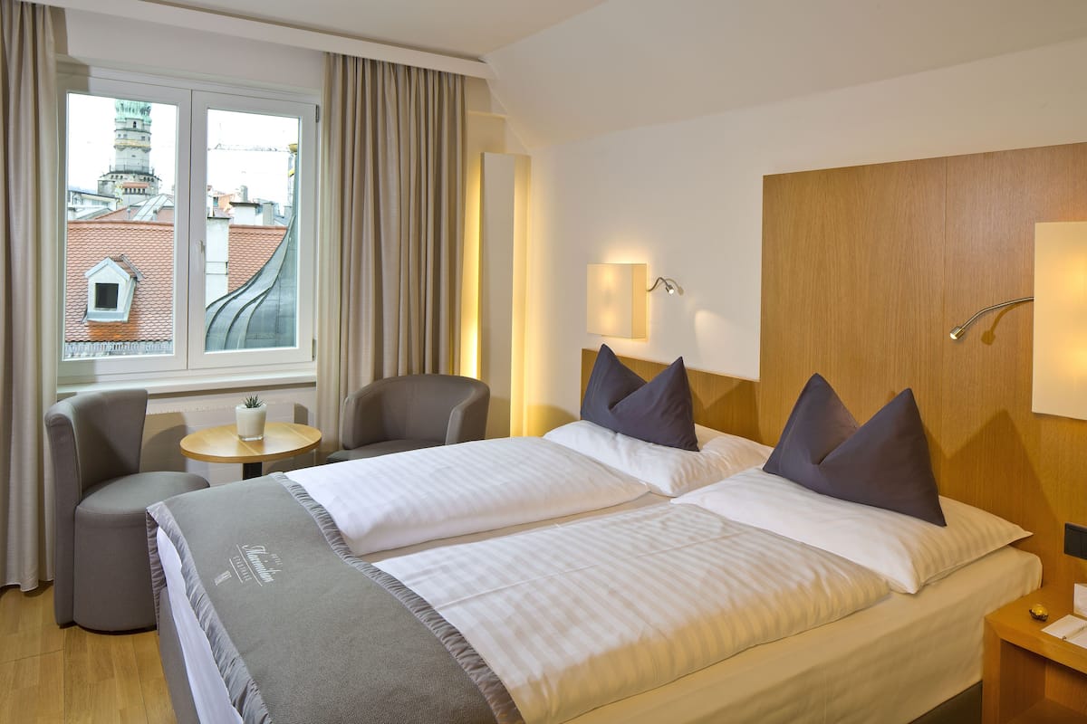 Economy Double Room, Non Smoking, Allergy Friendly | Hypo-allergenic bedding, minibar, in-room safe, blackout drapes