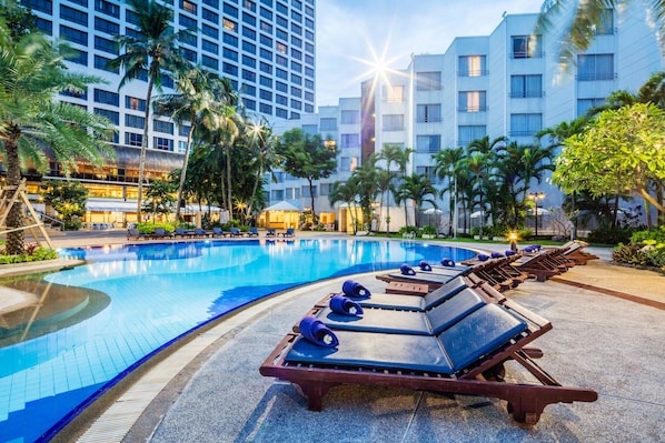 Outdoor pool, pool umbrellas