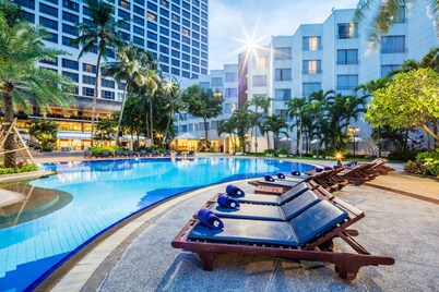 Cholchan Pattaya Beach Resort