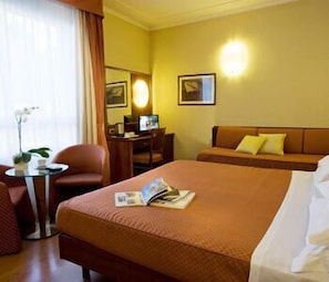 Classic Double or Twin Room | Minibar, in-room safe, desk, blackout drapes