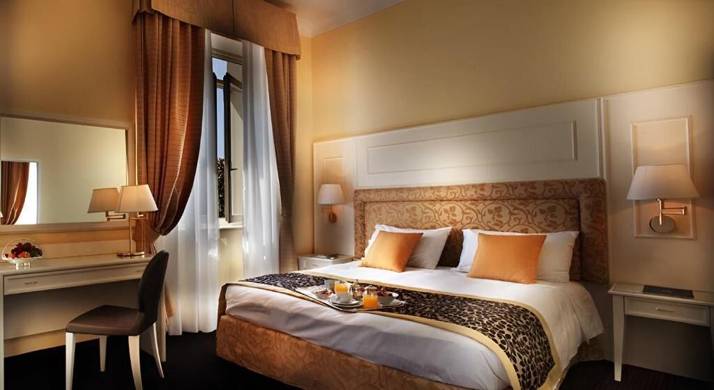 Daunenbettdecken, Minibar, Zimmersafe, Schreibtisch