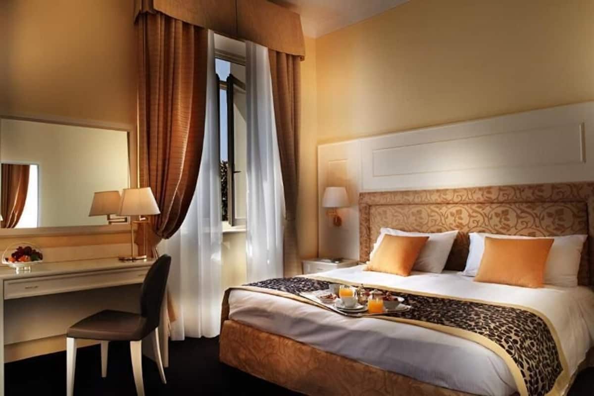 Daunenbettdecken, Minibar, Zimmersafe, Schreibtisch