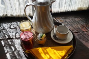 Daily cooked-to-order breakfast for a fee
