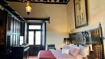 Habitación estándar, 1 cama King size | Ropa de cama de alta calidad y edredón