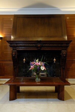 Lobby sitting area - Lafayette Hotel (Buenos Aires)