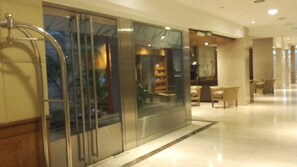 Lobby sitting area - Lafayette Hotel (Buenos Aires)