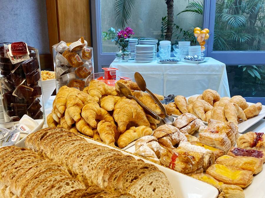 Gratis frukostbuffé varje dag