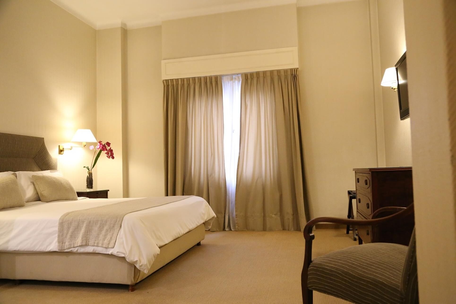 Premium-sengetøj, pengeskab på værelset, individuelt design, skrivebord