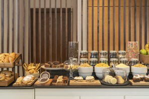 บริการอาหารกลางวันและอาหารเย็น, อาหารนานาชาติ