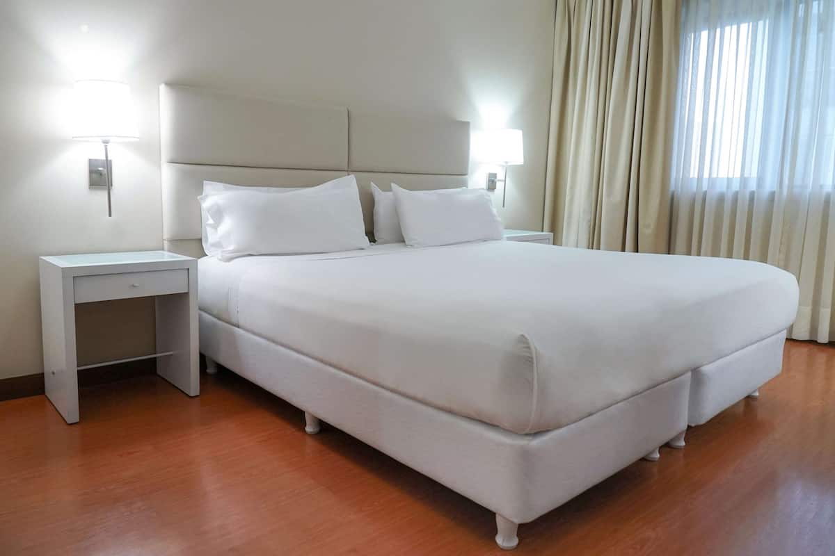 1 Schlafzimmer, hochwertige Bettwaren, Daunenbettdecken