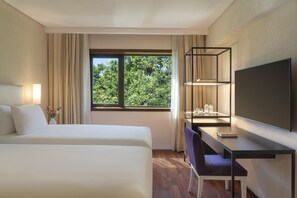 Standard Room | Premium bedding, down duvets, pillow-top beds, minibar