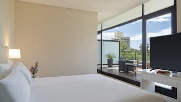 Junior Suite, Terrace | Peralatan tempat tidur premium, gebar bulu kapas, tilam berlapik