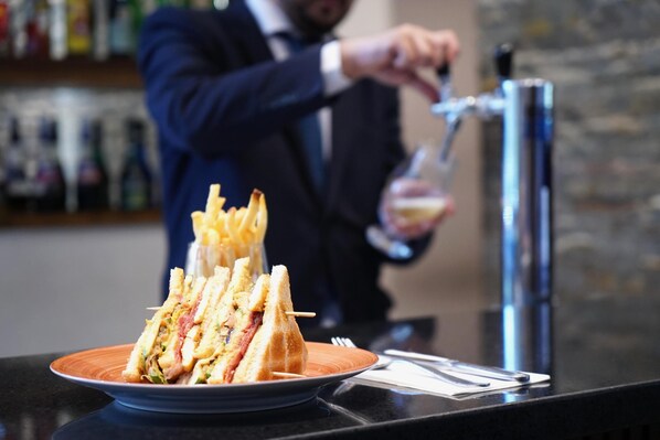 Lunch and dinner served, international cuisine